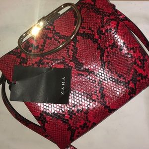 Printed crossbody bag with metal handle